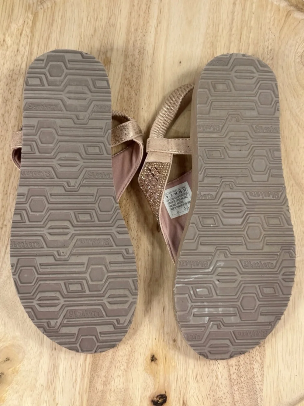 Skechers Meditation Rock Crown Rhinestone Thong Sandals Rose Gold‎ Metallic 8